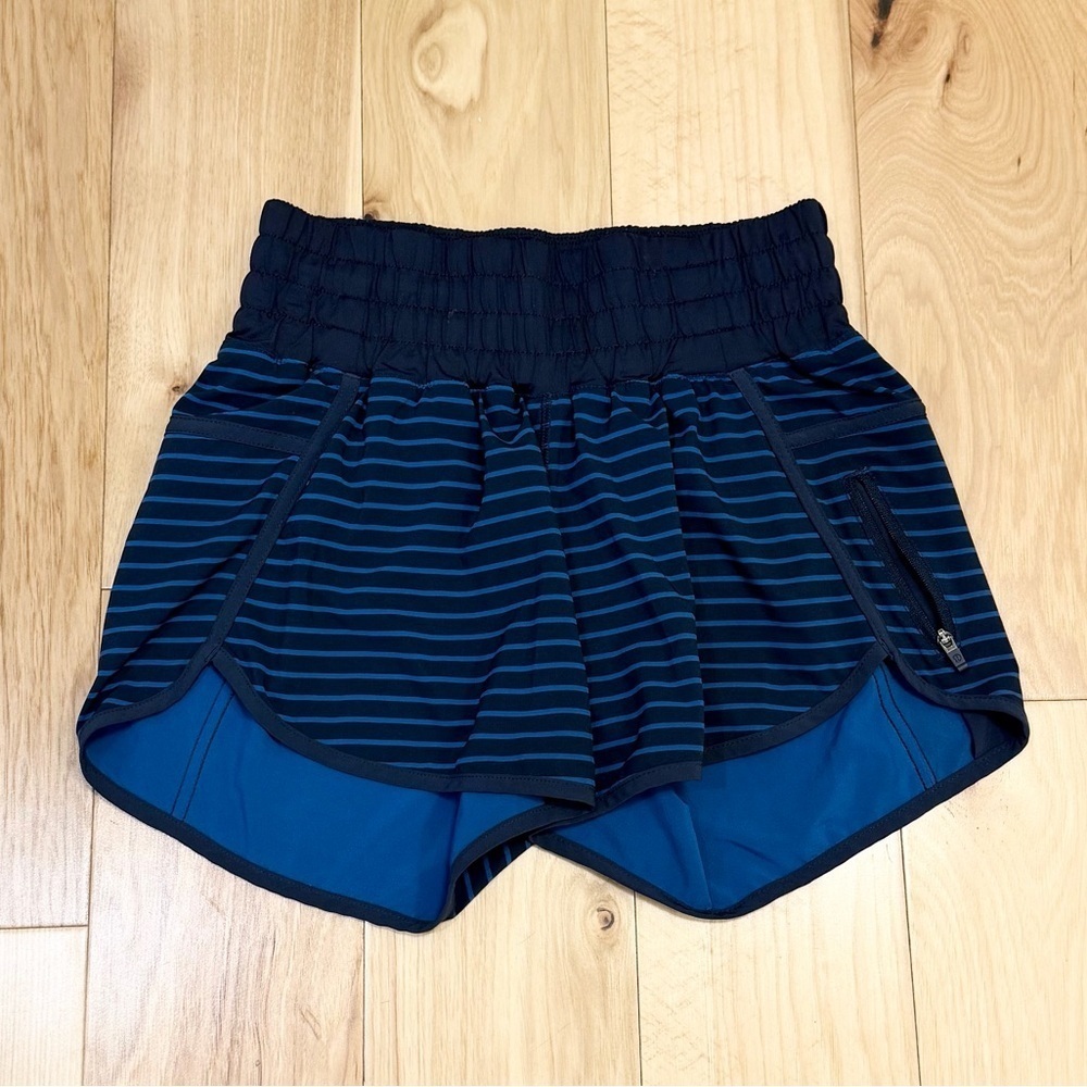 Lululemon Women’s Tracker Short II *4-way Stretch - Picture 2 of 7